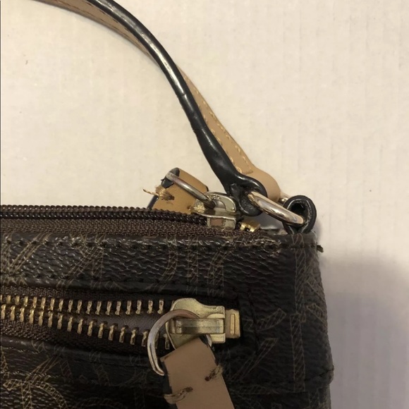 Calvin Klein Small Crossbody. Brown Leather. - Picture 3 of 7